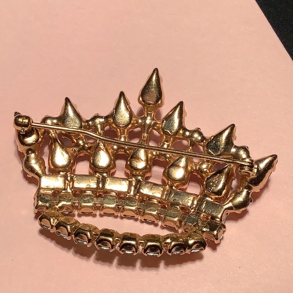 VINTAGE 1950s B. DAVID CROWN RHINESTONE BROOCH, Signed - Picture 3 of 6
